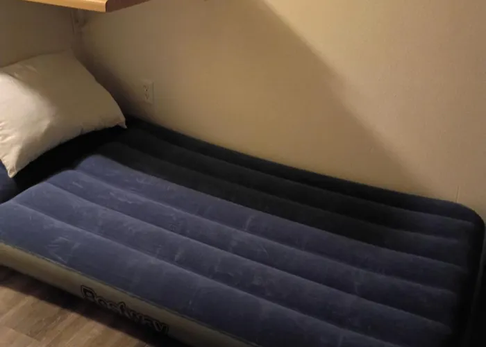 Hostal Airbed Edition